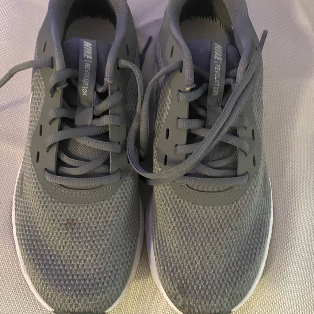 Nike Revolution Womens Gray Size 75 Sneakers